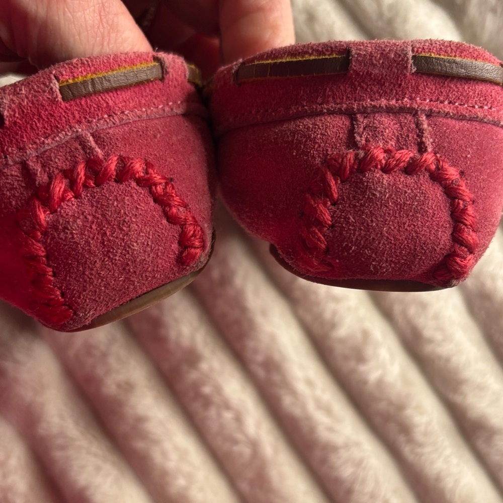 Minnetonka Kids Moccasins in Red and Brown - Picture 3 of 5